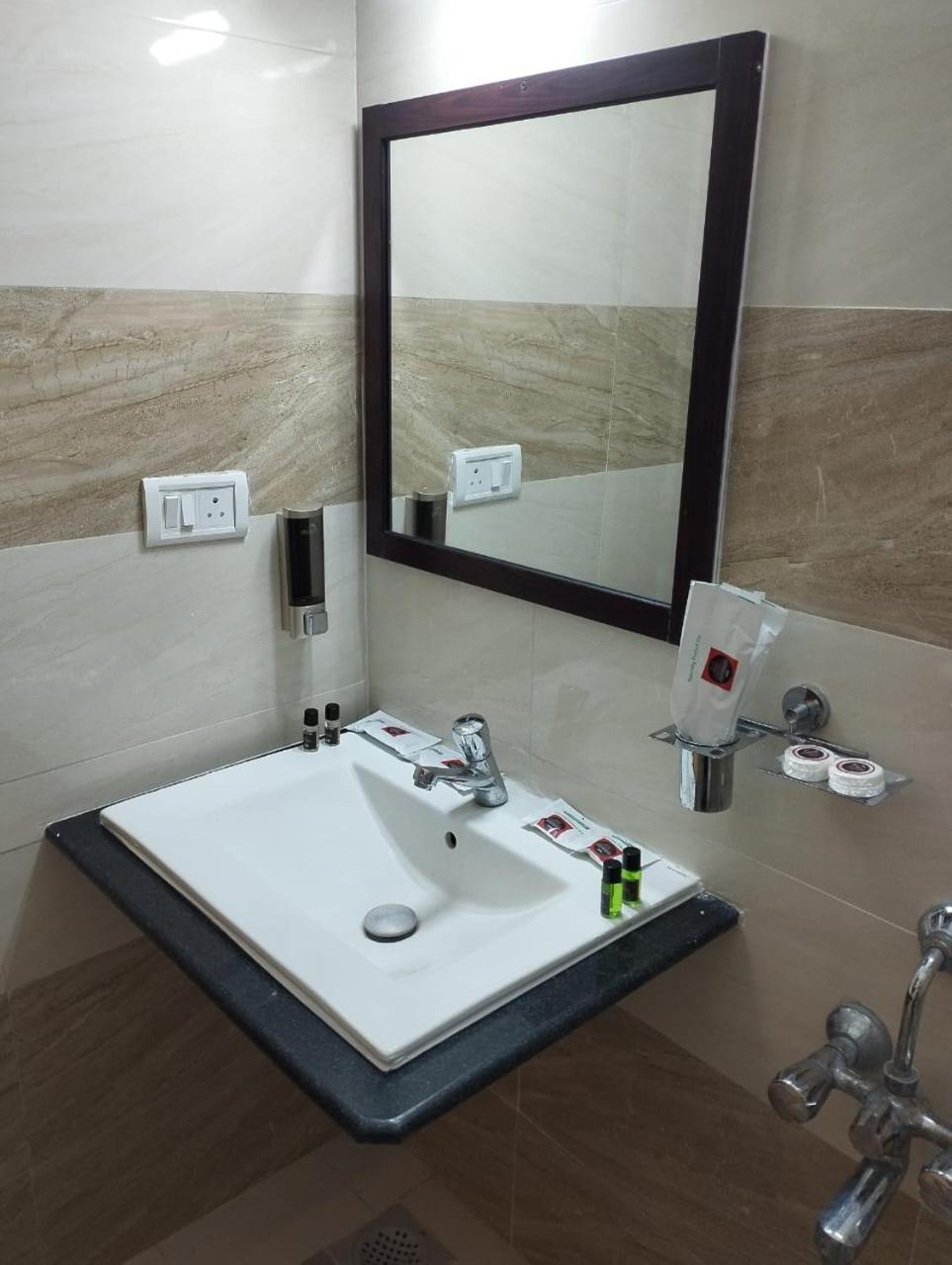 Hotel Annai Residency Vellore Esterno foto